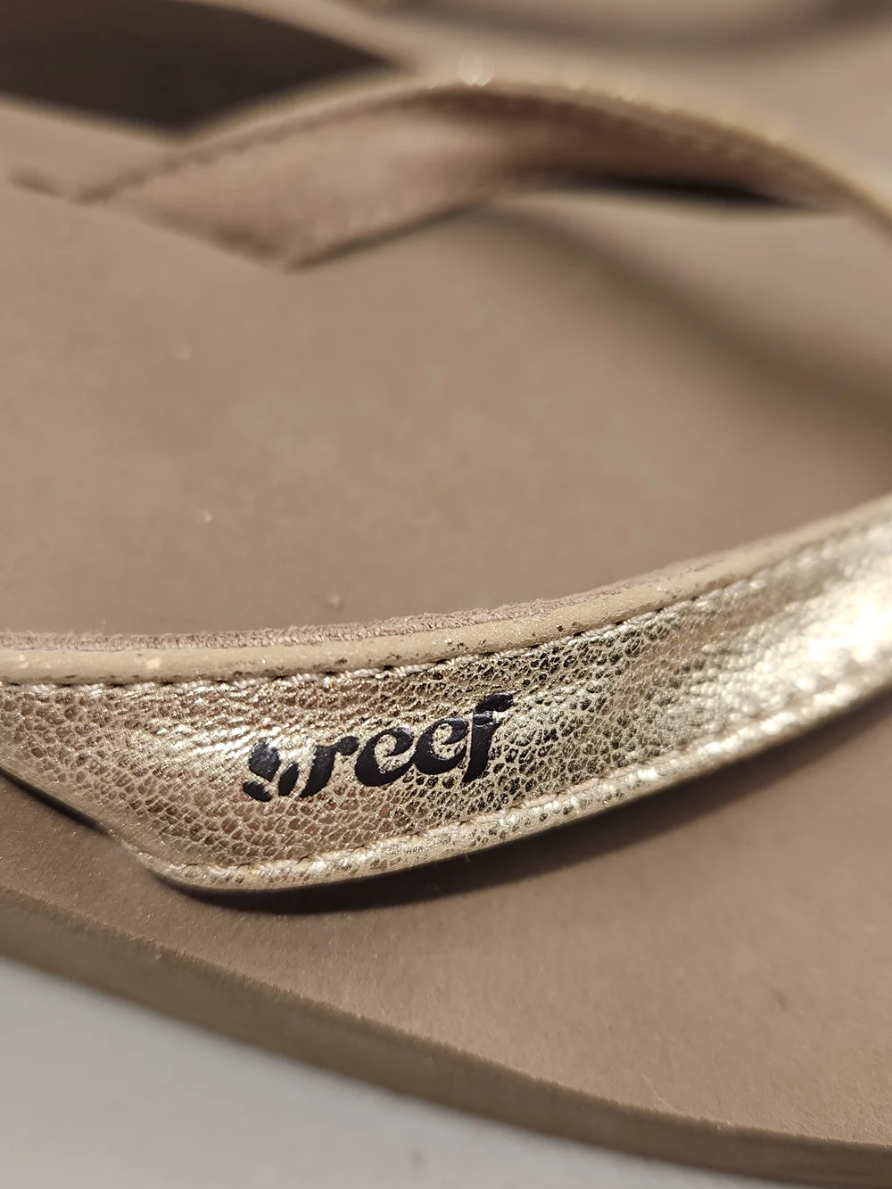 Brand New Sz 9 Reef Women’s Metallic Gold Thong Wedges H-18 JHV Brown & Gold
